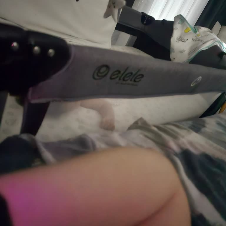 Elele Baby Elele Madre Anne Yanı Beşikte Yan Kol İndi Ve Boşluğa Bebeğim Sıkıştı