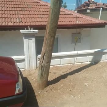 Türk Telekom Çatlak Direk Hasarlı