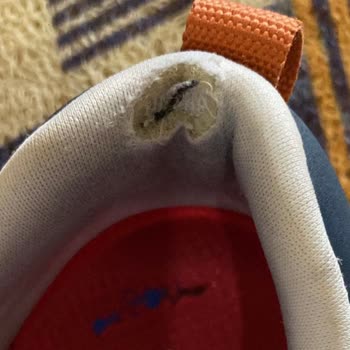 Skechers Dan Aldığım Ürün 4 Ay Olmadan Sorun Çıkardı.