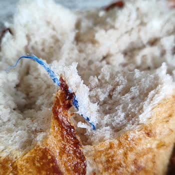 File Market Ekmeğin İçinden Çıkan Yabancı Cisim