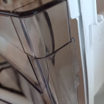 Arçelik Yeni Alınan Buzdolabı Plastik Parçaları Dökülüyor