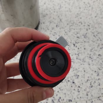 Schafer Termos Başlığı Akıtıyor. Durduğu Yerde Kırılmış