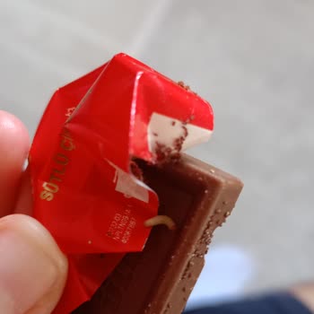 Ülker Napoliten Çikolata Kurtlu Çıktı