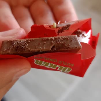 Ülker Napoliten Çikolata Kurtlu Çıktı