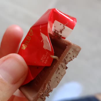 Ülker Napoliten Çikolata Kurtlu Çıktı