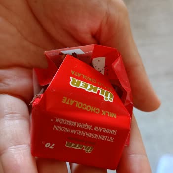 Ülker Napoliten Çikolata Kurtlu Çıktı