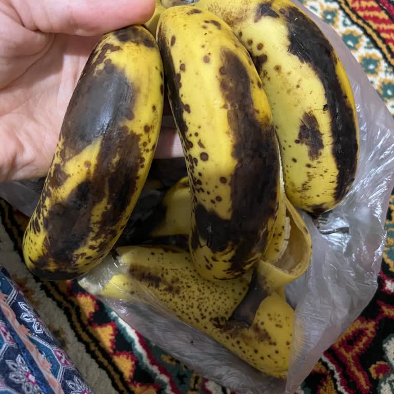 Migros Soğanlı Şube Çöpe Atacağı Muzu Parayla Satıyor