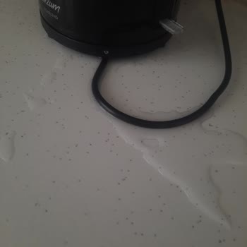 Arzum Çay Makinesi Sürekli Su Damlatıyor