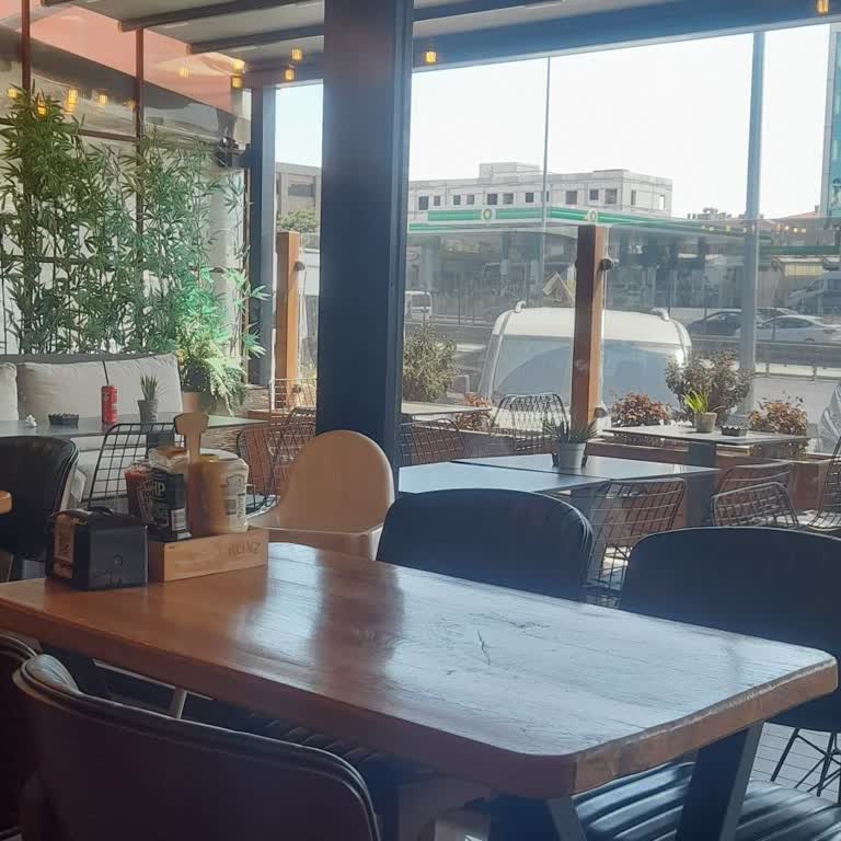 Ercan Burger'de Soğuk Ve Lezzetsiz Ürünler