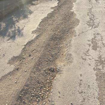 Seferihisar Belediyesinden Asfalt İstiyoruz Yollarımız Çok Kötü