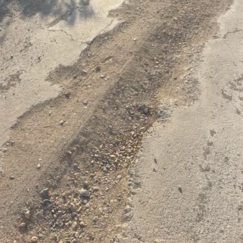 Seferihisar Belediyesinden Asfalt İstiyoruz Yollarımız Çok Kötü