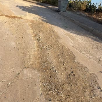 Seferihisar Belediyesinden Asfalt İstiyoruz Yollarımız Çok Kötü