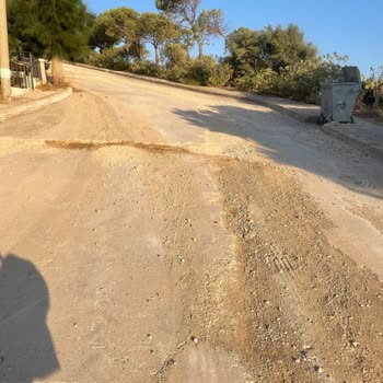 Seferihisar Belediyesinden Asfalt İstiyoruz Yollarımız Çok Kötü
