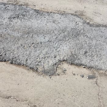 Seferihisar Belediyesinden Asfalt İstiyoruz Yollarımız Çok Kötü