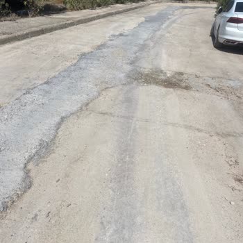 Seferihisar Belediyesinden Asfalt İstiyoruz Yollarımız Çok Kötü