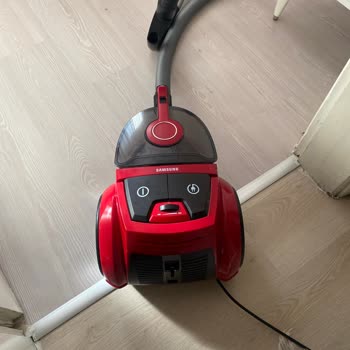 Samsung Marka Elektrikli Süpürgem Fişteyken Çalışmıyor.