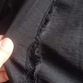 Maymara Elbisenin Dikişleri Açıldı