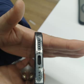 İPhone 15 Pro Max Boya Atması Boya Dökülmesi