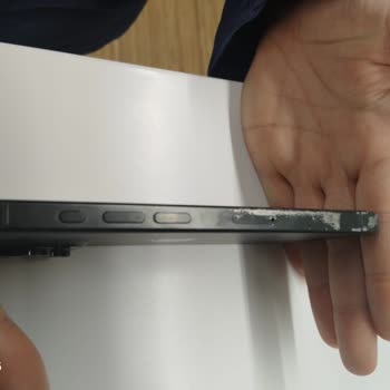 İPhone 15 Pro Max Boya Atması Boya Dökülmesi