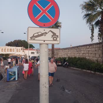 Seferihisar Belediyesi Sığacık Sahil Yolu Trafiğe Kapansın