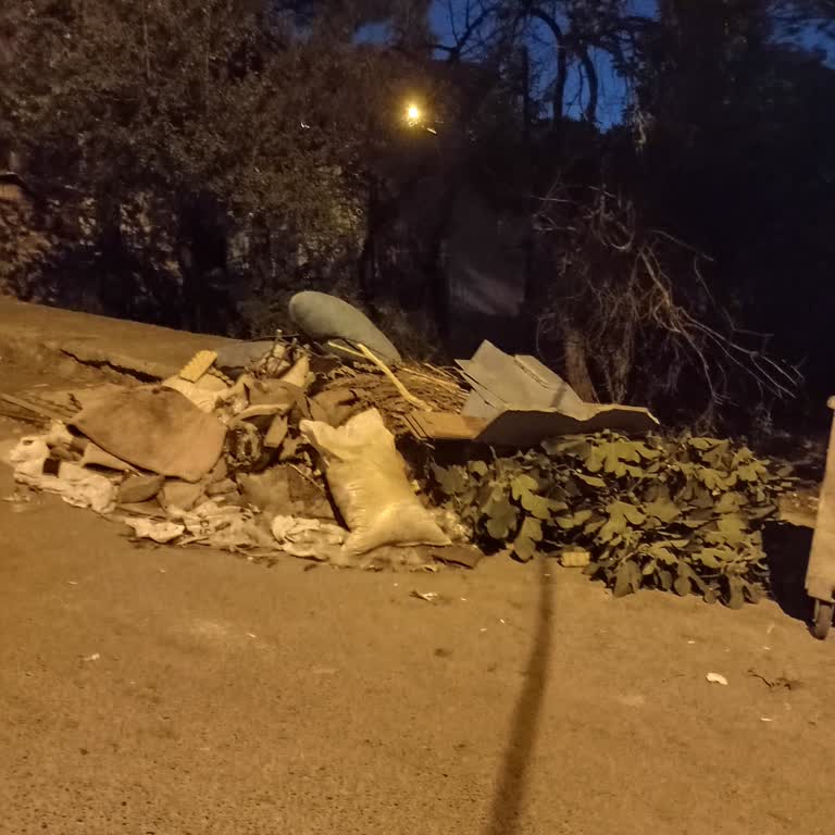 Sultangazi Belediyesi'nin Çöp Sorunu Ve Mahalle Şikayetleri
