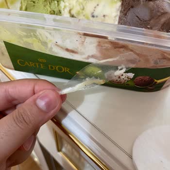 Carte d'Or Dondurmanın İçinden Çıkan Şaşırtıcı Madde