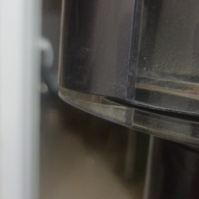 Dyson V12 Toz Hazne Kapağı Kapanmıyor