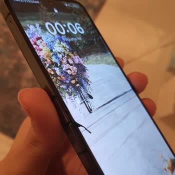 Samsung 9 Ay Önce Aldığım Telefonun Ekranı Şeridinin Kalkması