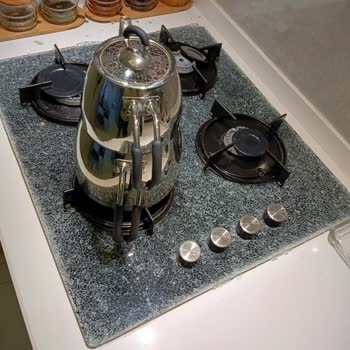 Bosch Marka Cam Ocak Kendiliğinden Patladı