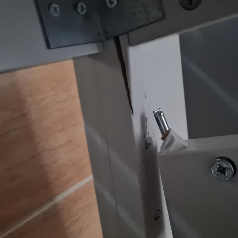 Kelebek Mobilya Masa Ayağının Kırılması Ve Ücretsiz Değişim Talebi