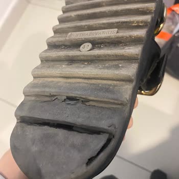 Stradivarius Marka Sandaletim Parçalandı