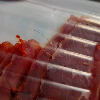 Şahin Dana Pastırma Paketi İçinde Kıl Var