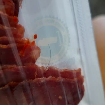 Şahin Dana Pastırma Paketi İçinde Kıl Var