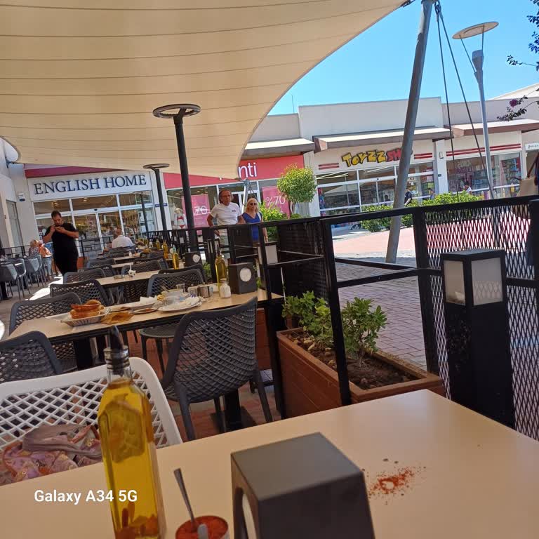 Köfteci Yusuf Servis Çok Geç Kötü Tek Tek Getiriliyor Masalar Kirli