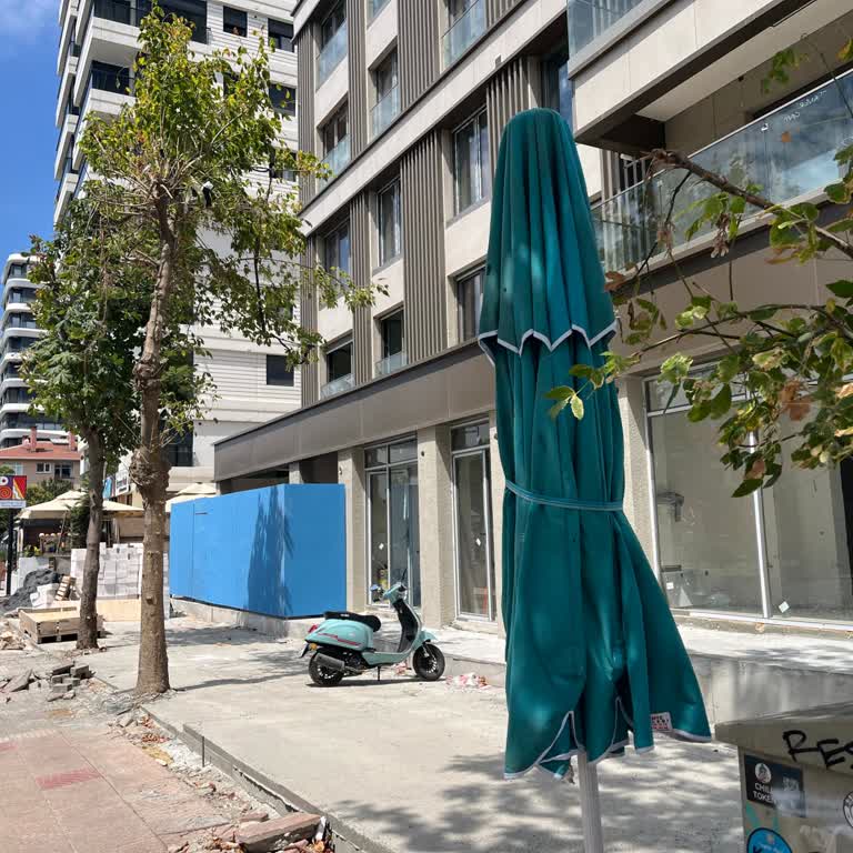 Kadıköy Belediyesi Caddebostan İskele Sokakta İnşaatlar Hayat Ve Trafiği Felce Uğrattı!