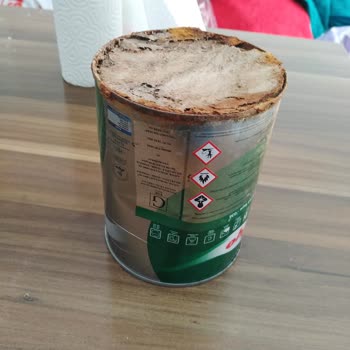 Özsoylar Süt Ve Süt Ürünleri Paslı Boya Kutusu