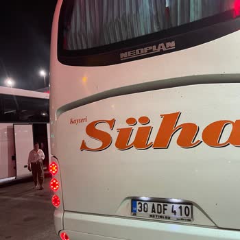 Süha Turizm Pis Ve Eski Otobüs