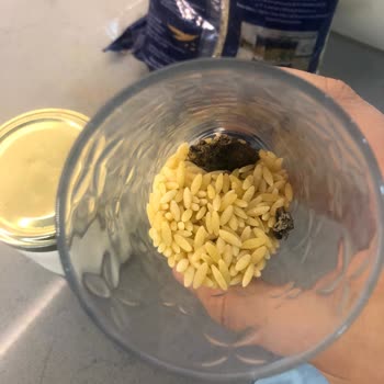 File Market Harras Marka Şehriyenin İçinden Çıkan