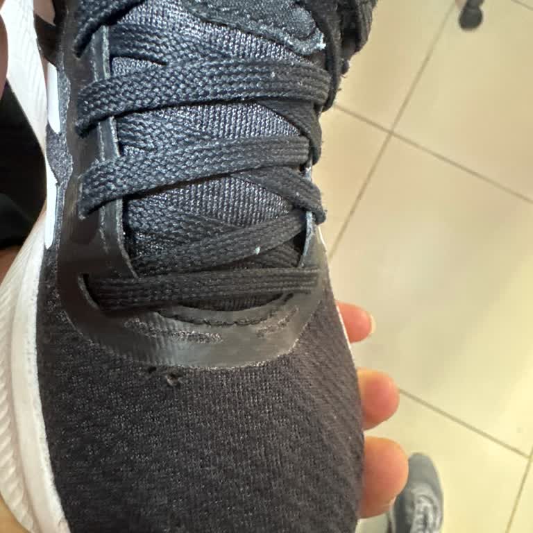 In Street Adidas Runfalcon Ayakkabıda Erken Aşınma Ve Mağaza İlgisizliği
