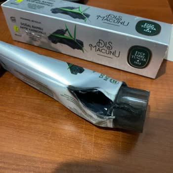 Rossmann'dan Eyüp Sabri Tuncer Doğal Bambu Aktif Karbonlu Diş Macunu