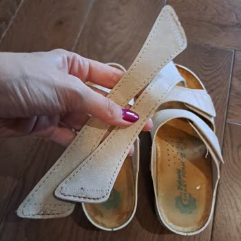 FLO Ayakkabı FLO Sandaletin Bandı 2. Giymede Koptu