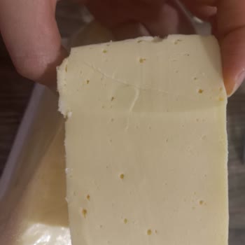 Hasmandıra Kabarmış Ve Ekşimiş Kaşar