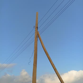 Türk Telekom Direkleri Tehlike Saçıyor