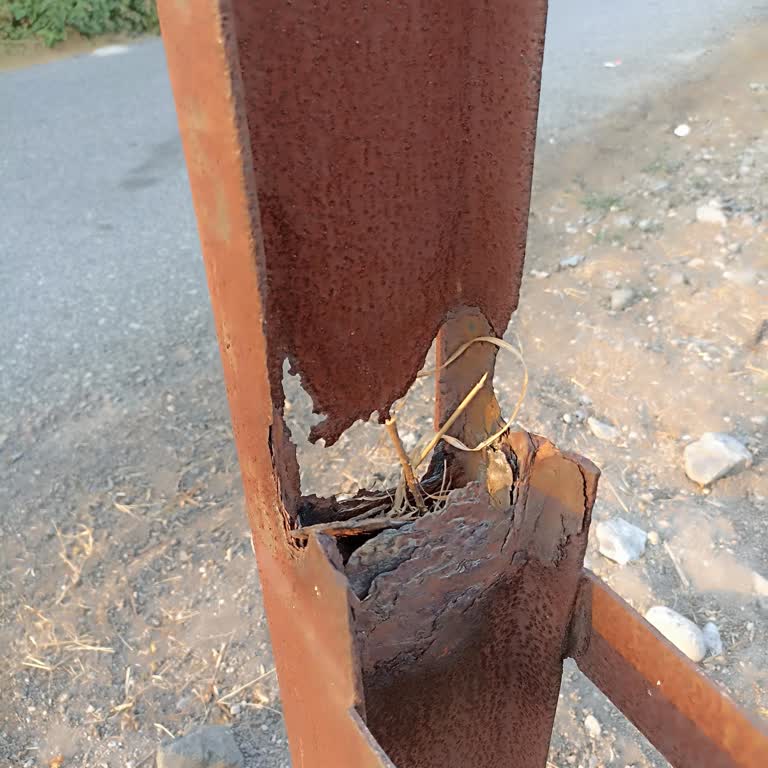 Toroslar Elektrik Dağıtım Toroslar Epsaş Direkleri Tehlike Saçıyor