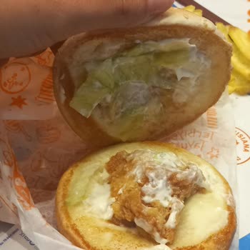 Piazza Popeyes Hamburger Saçmalığı