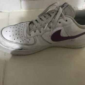 Sneaks Up Nike Ayakkabı Sağ Ayakkabının Yırtılması
