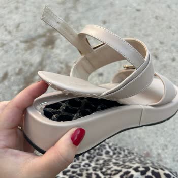 I Love Shoes Sandaletimin 2. Giymede Tabanı Çıktı