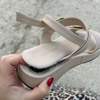 I Love Shoes Sandaletimin 2. Giymede Tabanı Çıktı