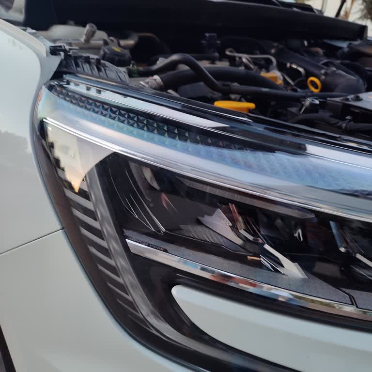 Renault Sıfır Megane 4 Darbe Olmamasına Rağmen Kronik Far Çatlaması