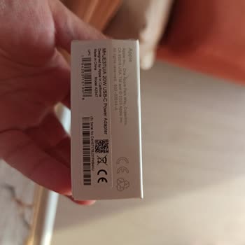 Apple Store'dan Adaptör Orijinal Olmadığı İçin İade Etmek İstiyorum